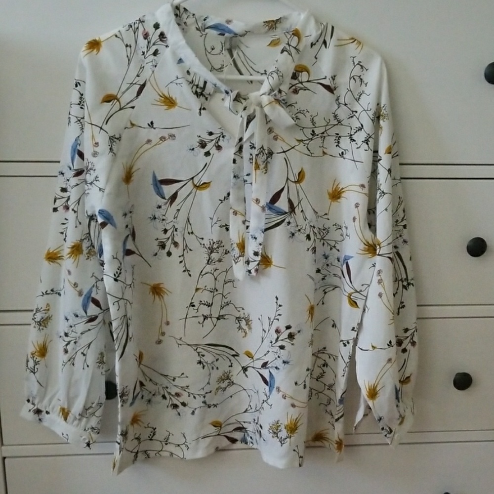 Floral print blouse